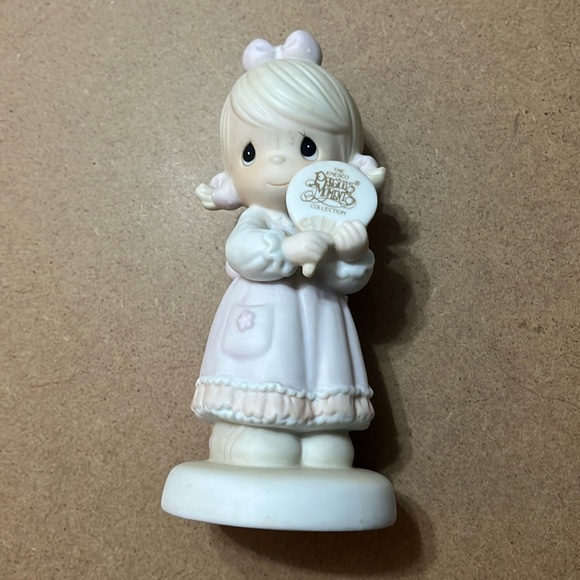 Precious Moments Fan Figurine - Picture 1 of 4